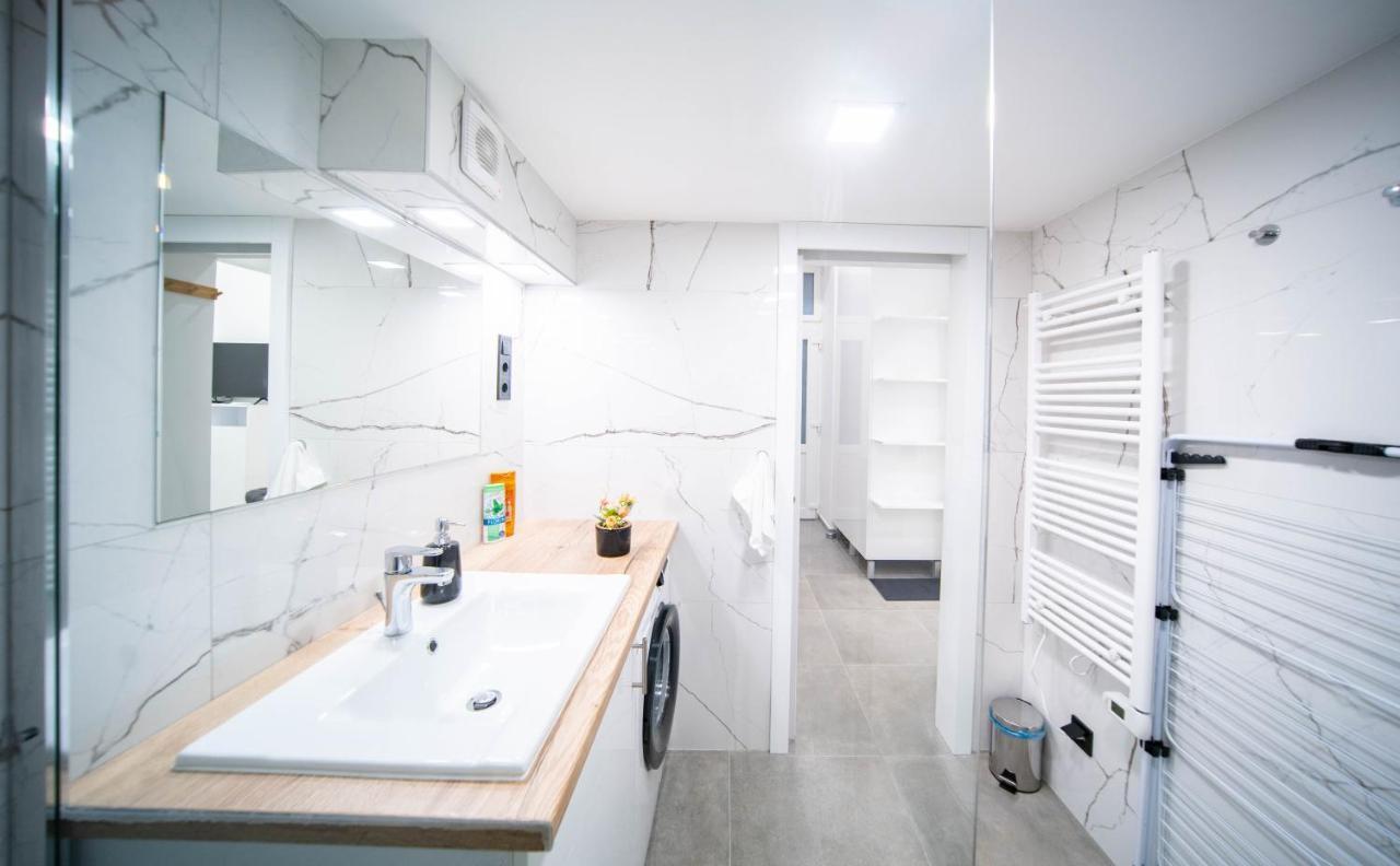 Free Parking Basilica Rob'S Home - Ac, Wi-Fi, Smart Tv Budapest Exterior foto